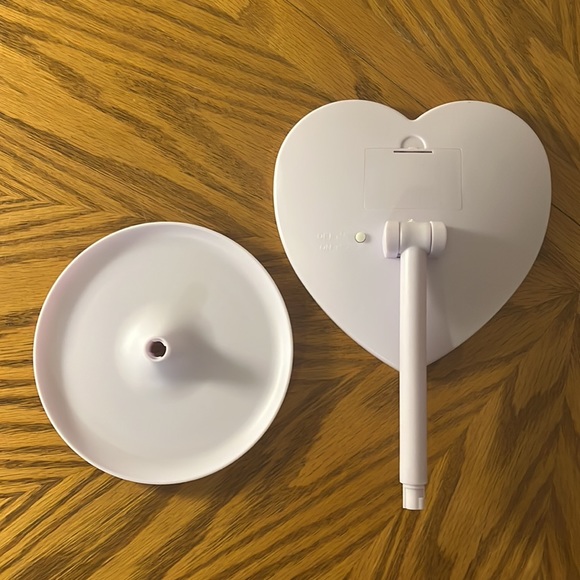NIB Wireless LED Mirror Purple Heart Shaped Makeup Mirror w/ Touch Light & Tray - Picture 13 of 17